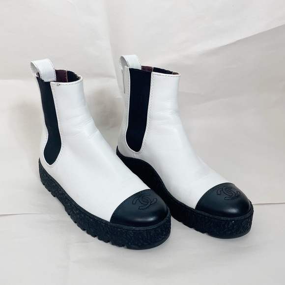 CHANEL Calfskin Cap Toe CC Turn lock Ankle Boots - Picture 5 of 10